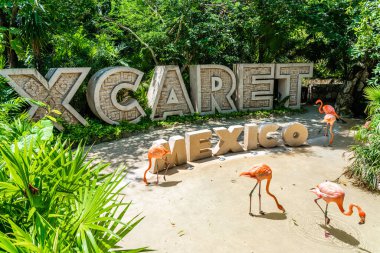 Cancun, Meksika - 13 Eylül 2021: Meksika 'da Xcaret tema parkı giriş tabelası