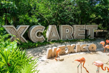 Cancun, Meksika - 13 Eylül 2021: Meksika 'da Xcaret tema parkı giriş tabelası