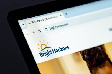 New York, ABD - 17 Aralık 2024: Bright Horizons web sitesi logolu bilgisayar ekranında görüntülendi. Çevrimiçi çocuk bakımı, eğitim ve aile destek hizmetleri platformu