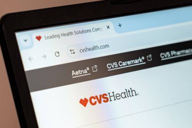 New York, ABD - 21 Aralık 2024: CVS Health web sitesi logolu dizüstü bilgisayar ekranında görüntülendi. Sağlık şirketi eczacılık, sigorta ve sağlık ürünleri sunuyor.