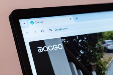 New York, ABD - 01 Ocak 2025: Topluma odaklı hizmetleri ve ev iyileştirme çözümlerini gösteren bir dizüstü bilgisayarda Acoo web sitesi sergilendi