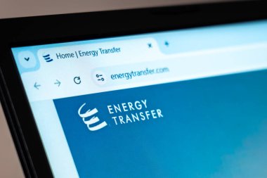 New York, ABD - 07 Ocak 2025: Enerji Transfer web sitesi, enerji altyapısı, boru hatları ve ulaşım çözümlerini gösteren bilgisayar ekranında gösterildi
