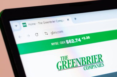 New York, ABD - 10 Ocak 2025: Greenbrier Şirketleri 'nin ana sayfası dizüstü bilgisayar ekranında hisse senedi fiyatı ve logoyla gösteriliyor