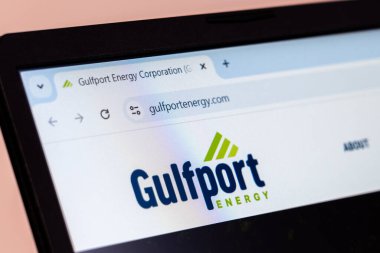 New York, ABD - 10 Ocak 2025: Gulfport Enerji Şirketi Petrol ve doğalgaz şirketi web sitesi ana sayfası dizüstü bilgisayar ekranında logo ile görüntülendi