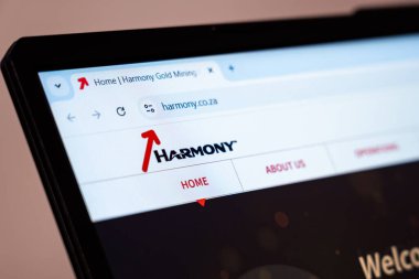 New York, ABD - 17 Ocak 2025: Harmony Gold Madencilik web sitesi dizüstü bilgisayar ekranında sergilendi