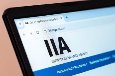 New York, ABD - 19 Ocak 2025: Infinity Sigorta Ajansı 'nın kişisel ve iş sigortası çözümlerini gösteren web sitesi
