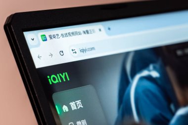 New York, ABD - 19 Ocak 2025: IQIYI web sitesi eğlence ve video içeriği için yayın platformu