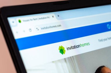 New York, ABD - 19 Ocak 2025: Davet Evleri 'nin kiralık konutlar ve ev kiralama hizmetleri gösteren web sitesi