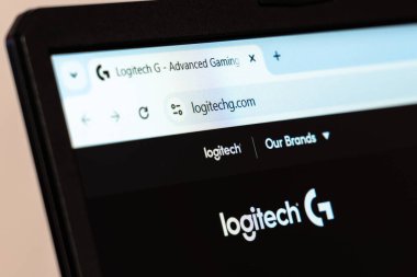 New York, ABD - 26 Ocak 2025: Logitech resmi web sitesi Oyun ürünleri ve logosu