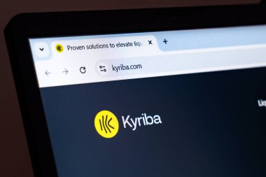 New York, ABD - 22 Ocak 2025: Kyriba web sitesi mali yönetim ve hazine çözümlerinin gösterildiği dizüstü bilgisayarda sergilendi