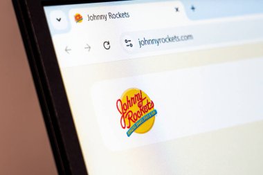 New York, ABD - 20 Ocak 2025: Johnny Rockets 'ın web sitesi Amerikan tarzı lokantalar için bir ekranda gösterildi