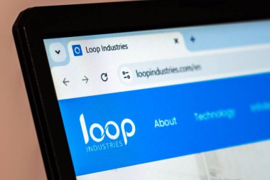 New York, ABD - 26 Ocak 2025: Loop Industries web sitesi şirket logosu, navigasyon menüsü ve mavi temalı