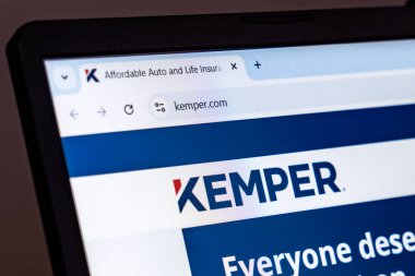 New York, ABD - 22 Ocak 2025: Kemper resmi web sitesi otomobil ve hayat sigortası çözümlerini uygun fiyatlı planlarla sergiliyor