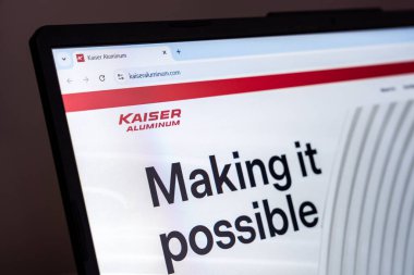 New York, ABD - 22 Ocak 2025: Kaiser Aluminum web sitesinin ana sayfasında şirket logosu ve endüstriyel malzeme markası yer alıyor