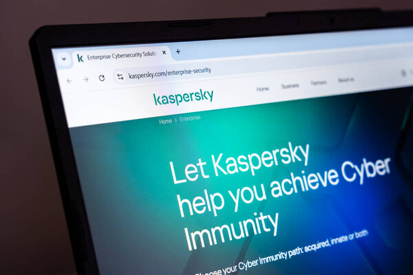 Нью-Йорк, США - 22 января 2025 года: Официальный сайт Kaspersky по решениям в области кибербезопасности