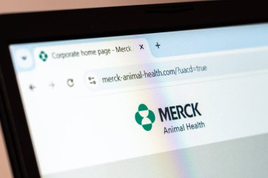 New York, ABD - 26 Ocak 2025: Merck Hayvan Sağlığı web sitesi bir dizüstü bilgisayarda gösterildi, veterinerlik sağlık çözümlerini vurguladı