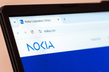 New York, ABD - 31 Ocak 2025: Nokia telekomünikasyon ve teknoloji şirketi web sitesi dizüstü bilgisayar ekranında sergilendi