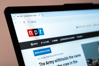 New York, ABD - 31 Ocak 2025: NPR web sitesi ana sayfası flaş haber, analiz ve kültür programlarını sunuyor