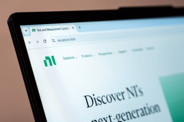 New York, ABD - 31 Ocak 2025: NI 'nin laptop ekran görüntüleme testi ve ölçüm sistemleri ve mühendislik çözümleri web sitesi