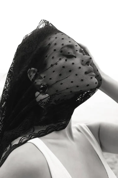 Modă Aer Liber Portret Femeie Frumoasă Păr Întunecat Voal Negru — Fotografie, imagine de stoc