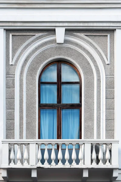 Bågd Balkong Gammal Byggnad Kiev Ukraina — Stockfoto