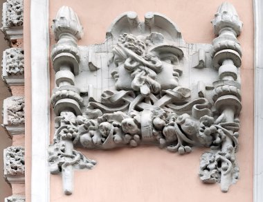 Kyiv Ukrayna 'daki eski bina cephesinde Stucco dekorasyonu