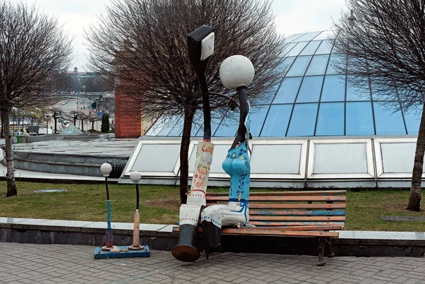 Escultura Engraçada Que Descreve Família Lanterna Rua Maydan Nezaleshnosti Kiev — Fotografia de Stock
