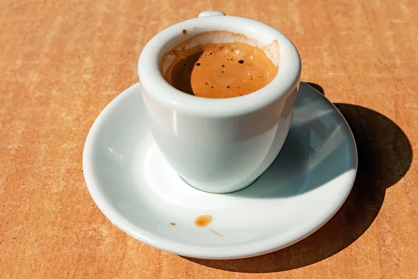 Espresso Avec Mousse Dans Tasse Porcelaine Blanche — Photo