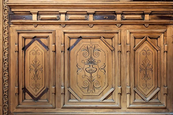 古代の家具の木彫りパネル ストック写真