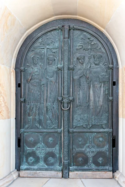 Zdobené Kostelní Dveře Reliéfem Archandělsko Michailovského Zverinetského Kláštera Kyjevě Ukrajina — Stock fotografie