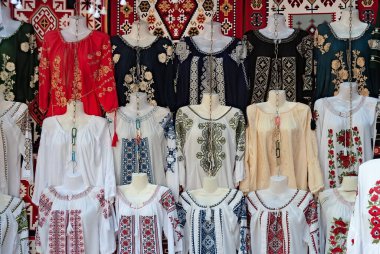 Satılık geleneksel Rumen işlemeli gömlekleri