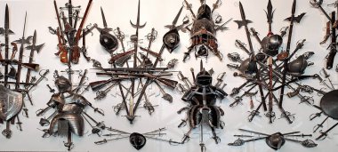 Büyük Cephane veya Peles Kalesi, Sinaia, Romanya 'nın Arsenal duvar süslemeleri