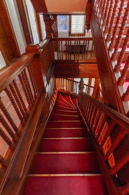 Romanya 'nın Sinaia kentindeki Pelisor Şatosu' nun merdiven içi