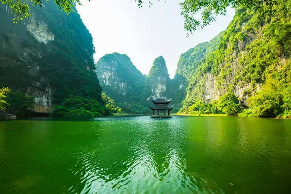 stock image Sacred temple on the lake, sorrounded by mountain at Trang An