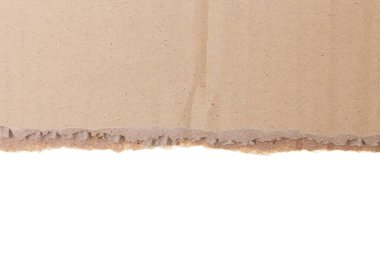 Kahverengi yırtılmış yatay kağıt parçası beyaz arkaplanda izole