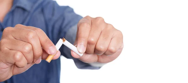 Homem Segurando Cigarro Quebrado Mãos Isoladas Fundo Branco Pare Fumar — Fotografia de Stock
