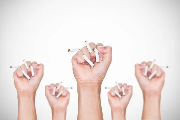Maschio Mano Schiacciare Sigaretta Sfondo Grigio Smettila Fumare Mondo Tabacco — Foto Stock