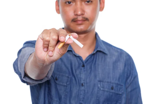 Hombre Sosteniendo Cigarrillo Roto Manos Aisladas Sobre Fondo Blanco Deja —  Fotos de Stock