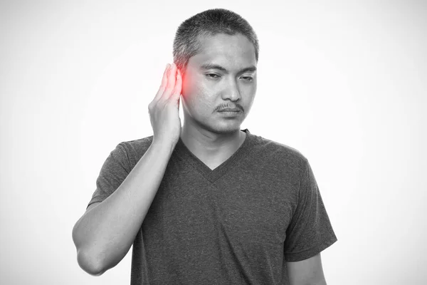 Homem Tem Ouvido Dorido Isolado Fundo Cinza Conceito Saúde Problema — Fotografia de Stock