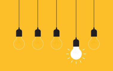 Sarı arka planda parlayan ampulleri asmak. Fikir kavramı