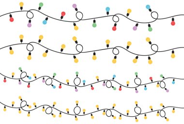 Noel ışıkları beyaz arka planda. Renkli soğanlı çelenkler.