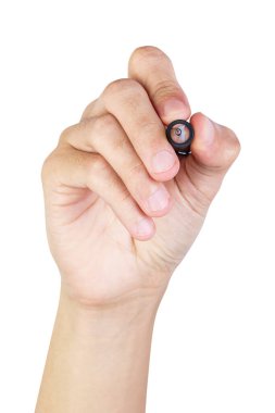 Beyaz arkaplanda izole edilmiş bir kalemi tutan adam, kırpma yolu