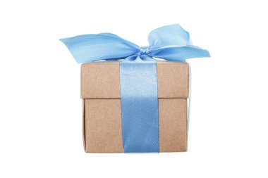 hediye kutusu beyaz arkaplanda izole edildi