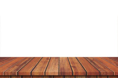 Boş kahverengi tahta masa beyaz arkaplanda izole edildi