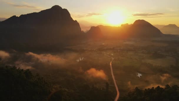 老挝Vang Vieng的Nam Xay观点的空中观点 — 图库视频影像