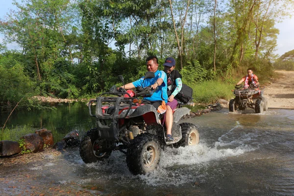 Nakhonnayok Thailand Dezembro Turistas Montando Atv Para Aventura Natureza Pista — Fotografia de Stock