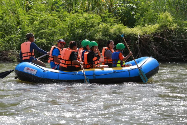 Nakhonnayok Tailandia Diciembre Grupo Aventureros Haciendo Rafting Presa Diciembre 2015 —  Fotos de Stock