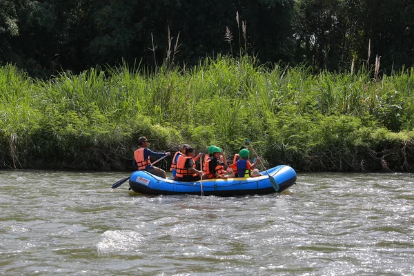 Nakhonnayok Thailand Dezembro Grupo Aventureiro Fazendo Rafting Água Branca Barragem — Fotografia de Stock