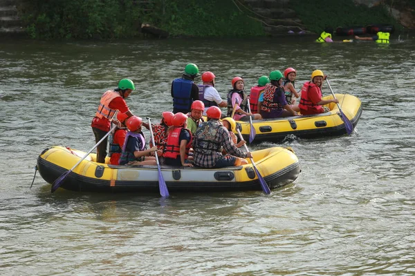 Nakhonnayok Thaïlande Décembre Groupe Aventuriers Faisant Rafting Eau Vive Barrage — Photo