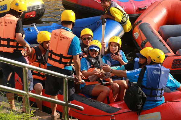 Nakhonnayok Thailand Dezember Gruppe Von Abenteurern Beim Wildwasser Rafting Staudamm — Stockfoto